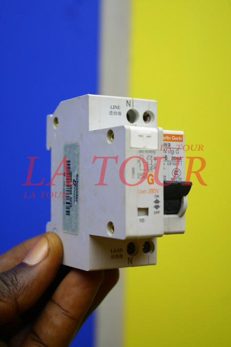 DISJONCTEUR DIFFERENTIEL DPN VIGI 16A 30MA MERLIN GERIN GRIS