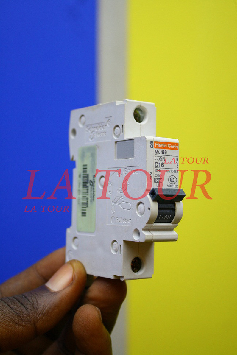 Disjoncteur Unipolaire Merlin Gerin C32A 15A Série 3000 - Occasion, Fonctionnel, 20A