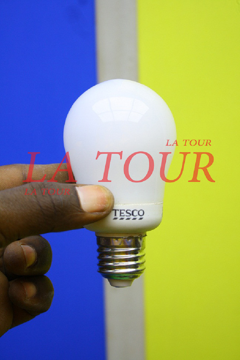 AMPOULE ECONOMIQUE A VIS 05W LED RECHARGEABLE BLANCHE