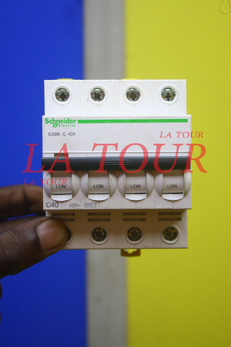 Disjoncteur Schneider Tetra DT40 40A – Modèle A9N21079, Occasion Mais Fonctionnel