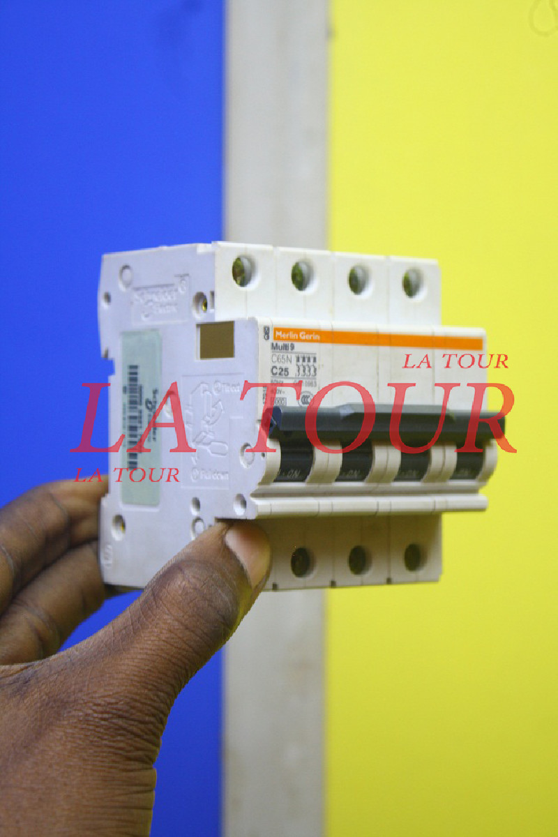 Contacteur TETRA Merlin Gerin 25A - 4 Contacts, 24Vac, Référence 15371