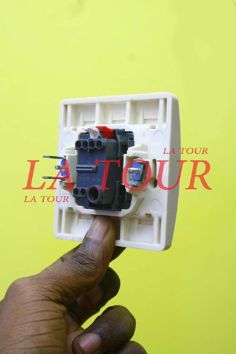 Interrupteur Simple Allumage Ivoire LEGRAND - Occasion Bon état