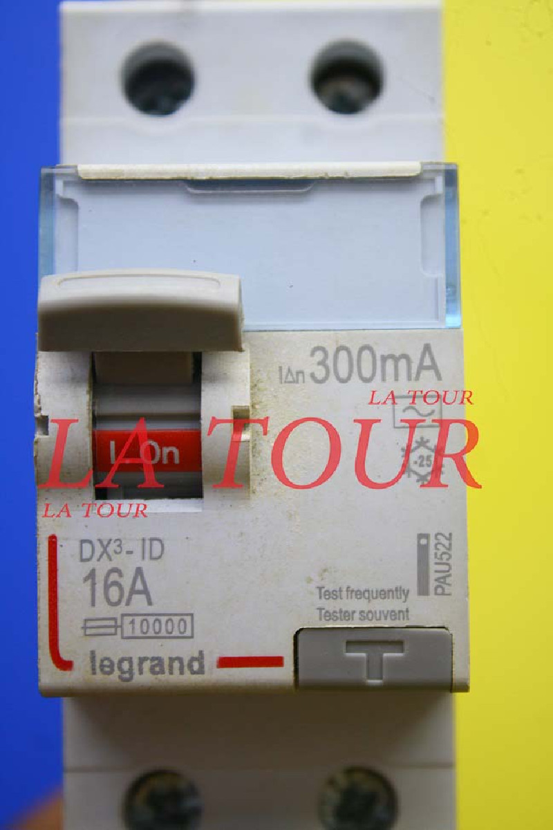 Disjoncteur Différentiel LEGRAND 16A 300mA Type AC - 6kA, 220V, D'occasion