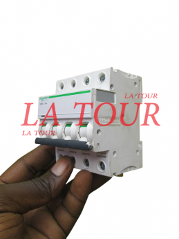 DISJONCTEUR TETRA POLAIRE...